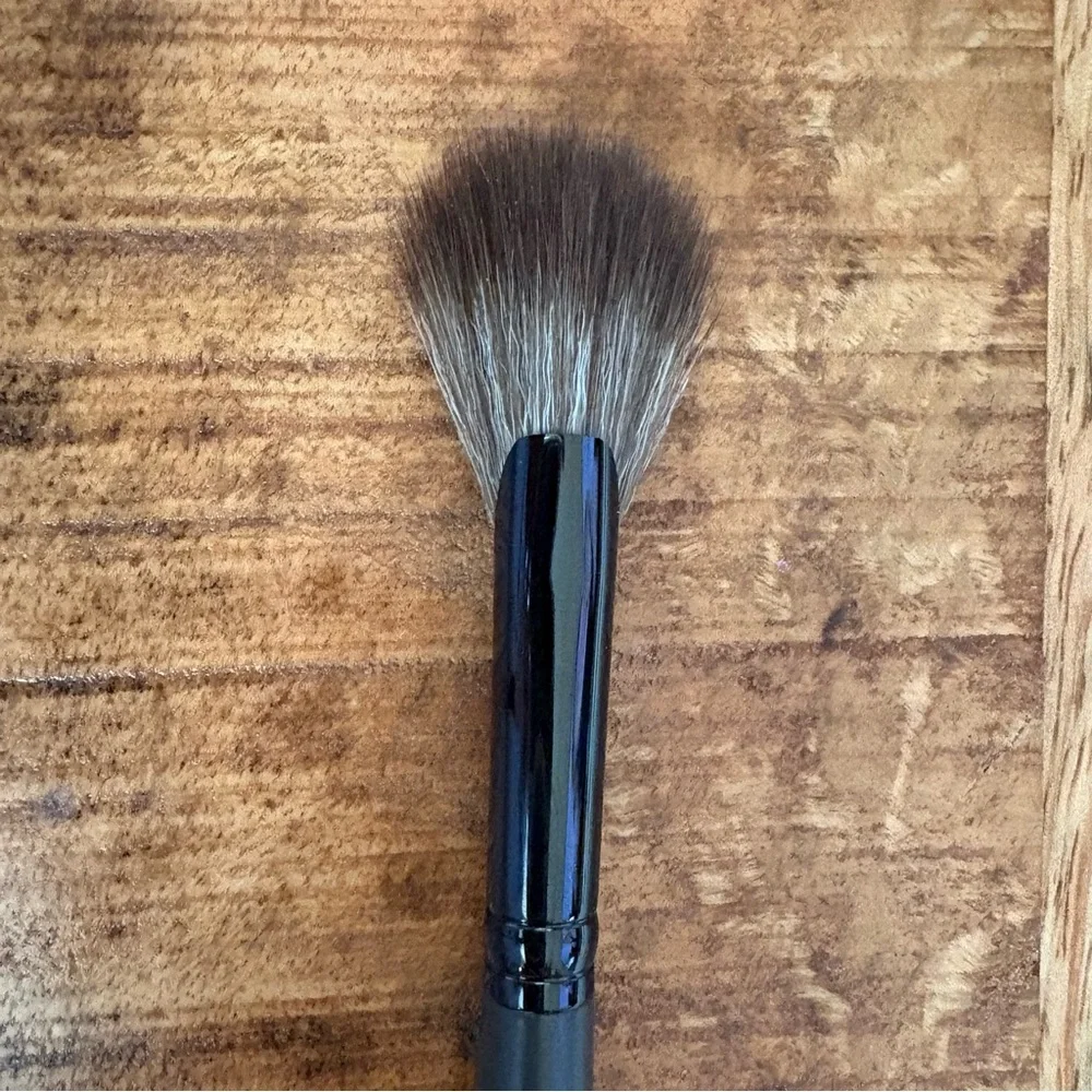 Details By Tati SP-4 Radiant Highlighter Brush First Edition NWOT - Picture 3 of 9